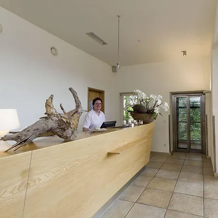 & Restaurant Linde Szálloda 3*