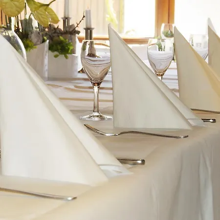 & Restaurant Linde