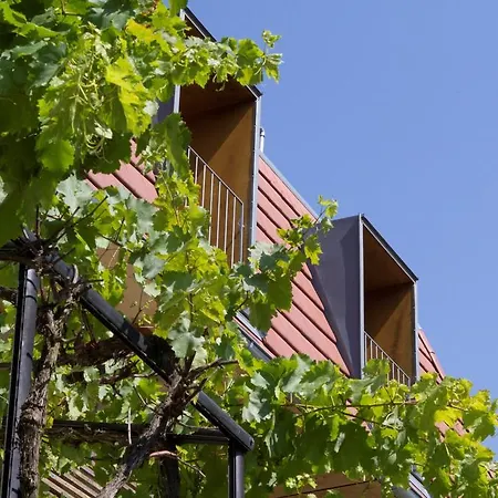 & Restaurant Linde