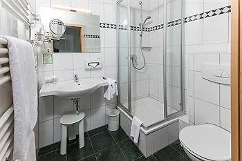 & Restaurant Linde Szálloda